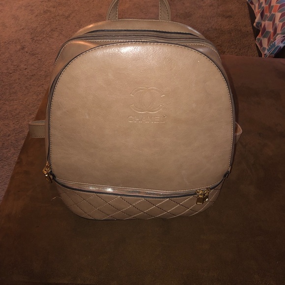 Chic Beige Leather Backpack - Picture 3 of 4